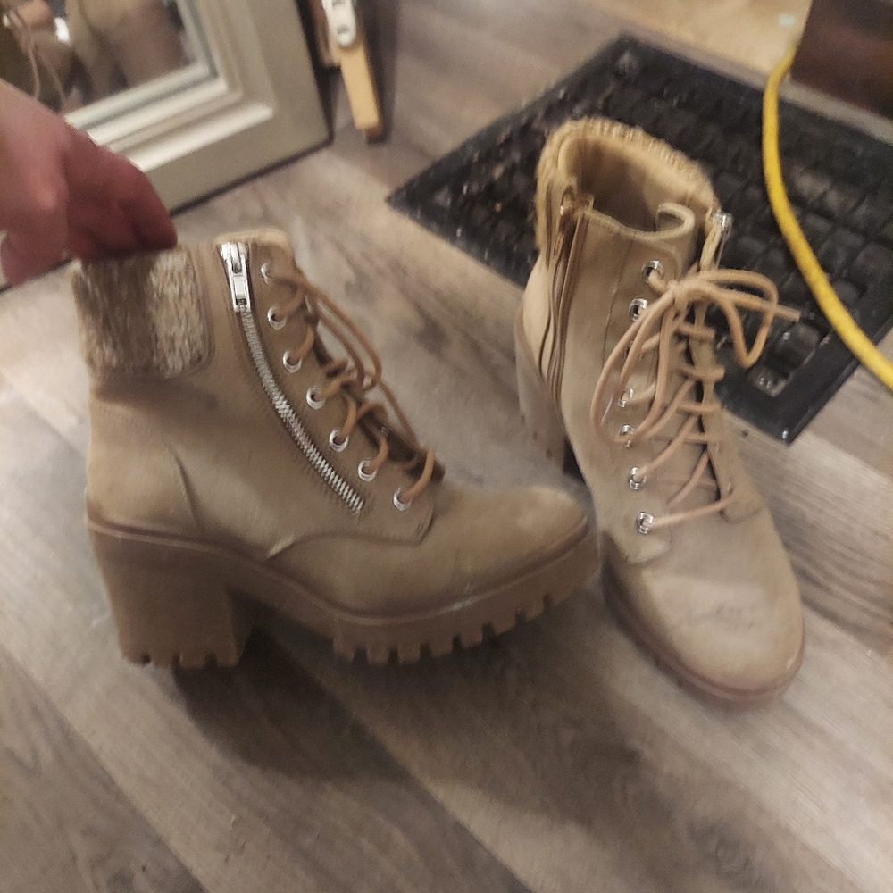 Boots - Picture 6 of 6